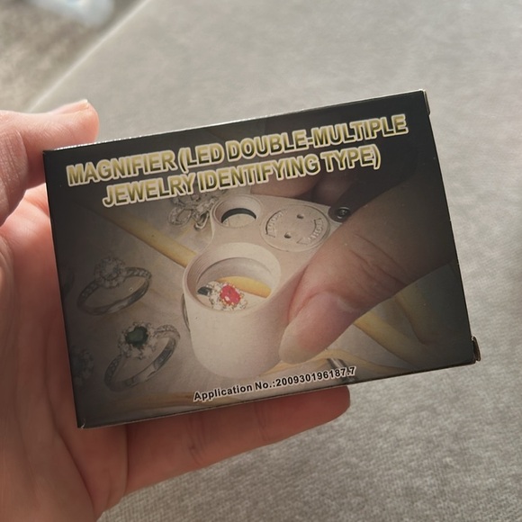 Magnifier LED Jewelry Loupe (new in box) - Picture 2 of 3